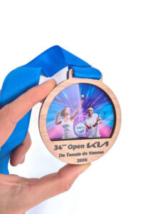 médaille open tennis padel avec impression couleur affiche evenement par la fabrik bigoudene