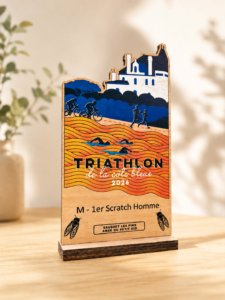 trophée en bois avec impression couleur personnalisée par la fabrik bigoudene trophée trail course à pied