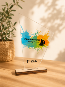 trophée en bois et plexi avec impression couleur personnalisée par la fabrik bigoudene - trophée centre nautique voile legere